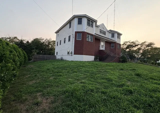 3rd image of 29 Newport Rd, Hull, MA 02045 | MLS# 73564824