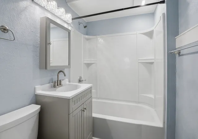5th image of 923 W Boylston St, Worcester, MA 01606 | MLS# 73554109