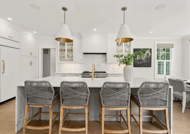3rd image of 45 Longmeadow Rd, Wellesley, MA 02482 | MLS# 73536264