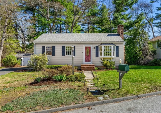 3rd image of 5 Pershing Ave, Acushnet, MA 02743 | MLS# 73536957