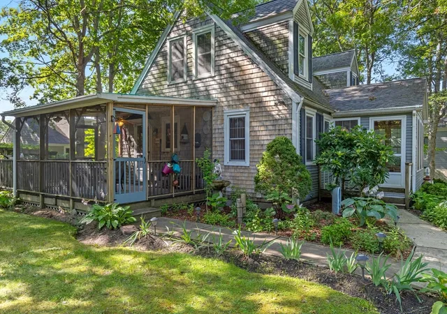 Photo 4 of Single family home for sale at 20 Park St, West Yarmouth, MA 02673 | MLS# 73554533 | Listing updated on 2026-10-07