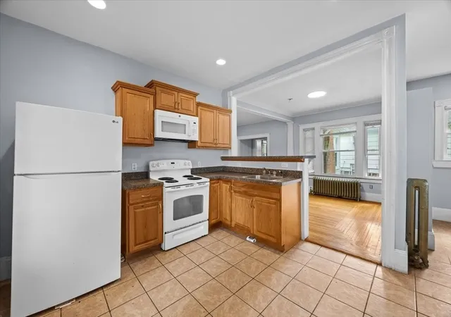 2nd image of 229 W Chestnut St, Brockton, MA 02301 | MLS# 73544322