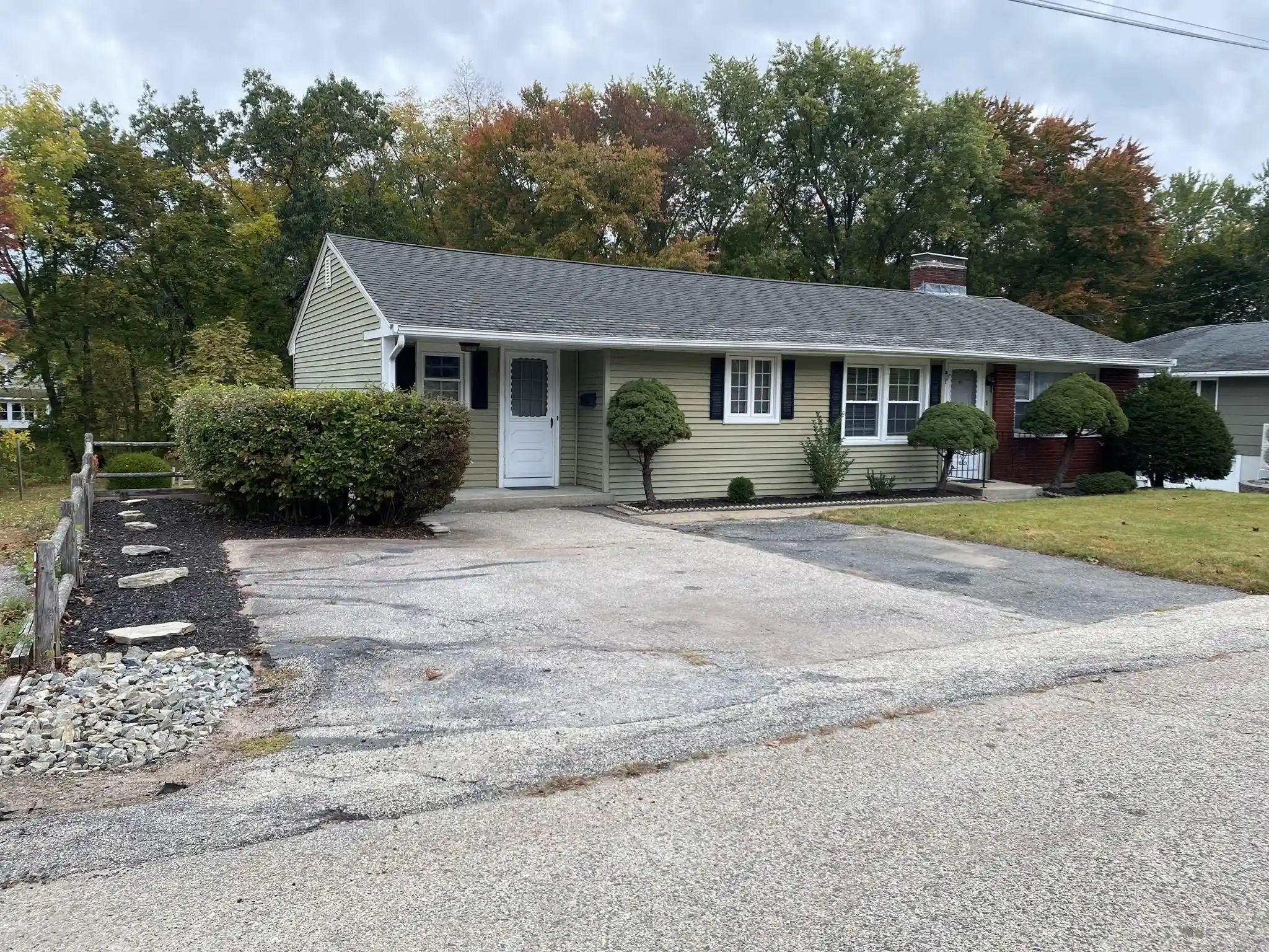 Single family home for sale at 1 Pearl St, Auburn, MA 01501 | MLS# 73590506