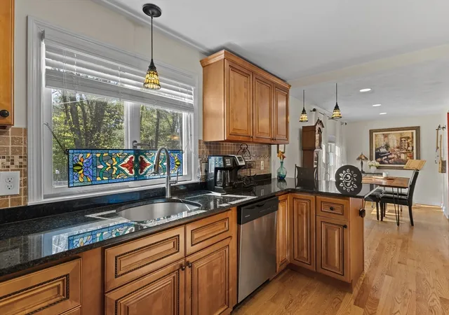 5th image of 31 Mixter Rd, Holden, MA 01520 | MLS# 73519594