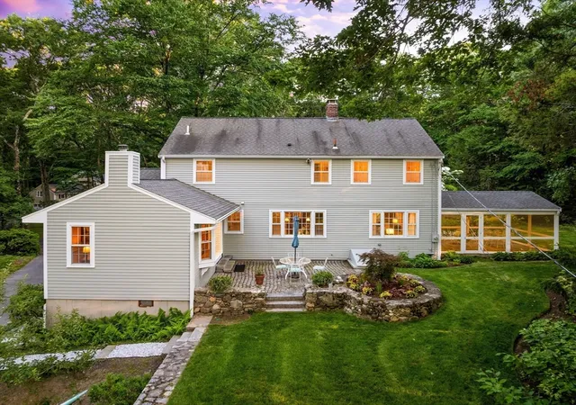 2nd image of 18 Isaac Davis Rd, Concord, MA 01742 | MLS# 73531118