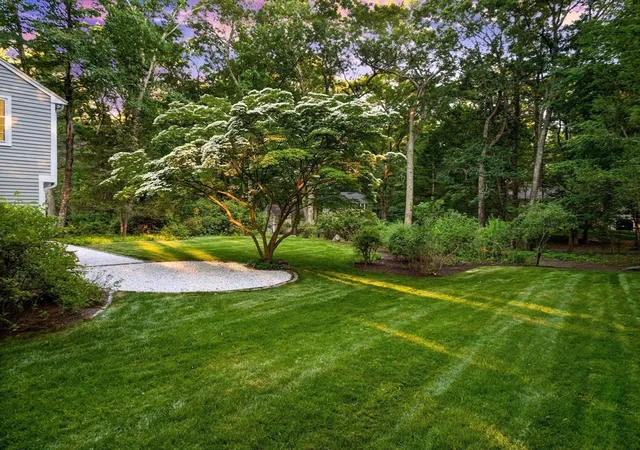 4th image of 18 Isaac Davis Rd, Concord, MA 01742 | MLS# 73531118
