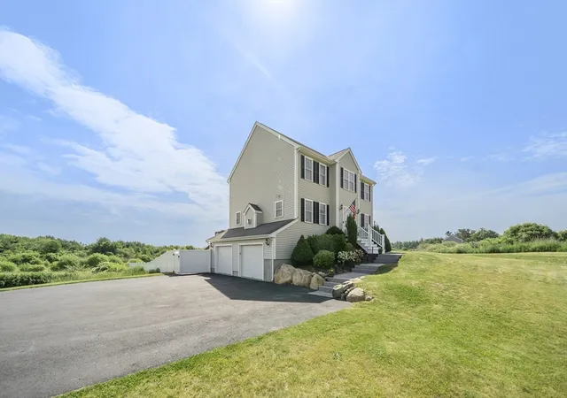 3rd image of 73 Franklin St, Halifax, MA 02338 | MLS# 73536260