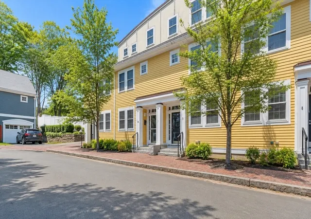 1st image of 129 Merrimac #9, Newburyport, MA 01950 | MLS# 73556014