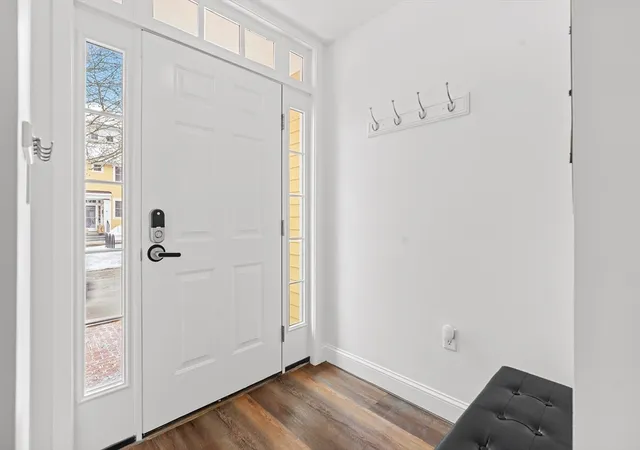 3rd image of 129 Merrimac, Newburyport, MA 01950