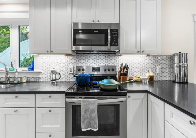 Photo 3 of Sale Pending at 15 S Flagg St, Worcester, MA 01602 | MLS# 73568908 | Listing updated on 2026-09-09