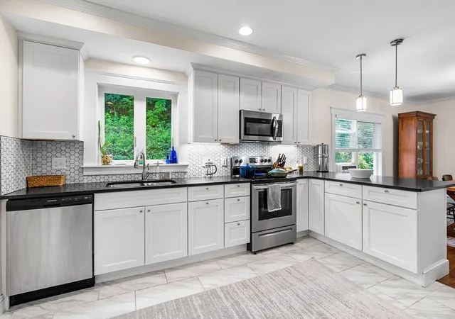 Photo 4 of Sale Pending at 15 S Flagg St, Worcester, MA 01602 | MLS# 73568908 | Listing updated on 2026-09-09