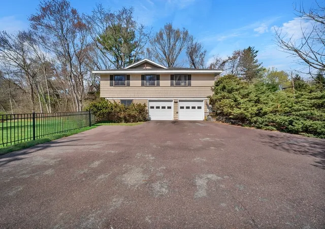 4th image of 14 October Ln, Weston, MA 02493 | MLS# 73513256