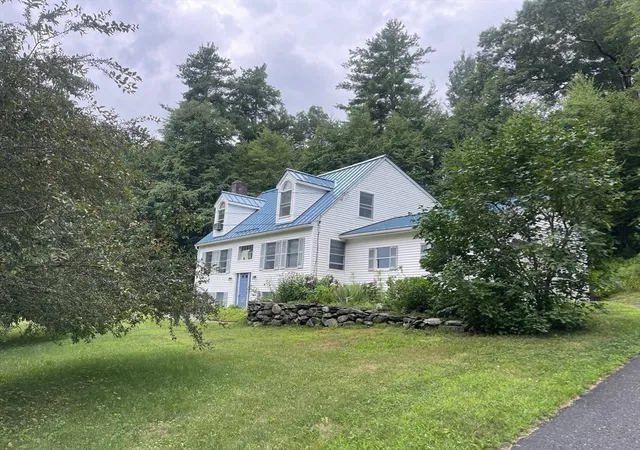 3rd image of 450 Lancaster Ave, Lunenburg, MA 01462 | MLS# 73553072