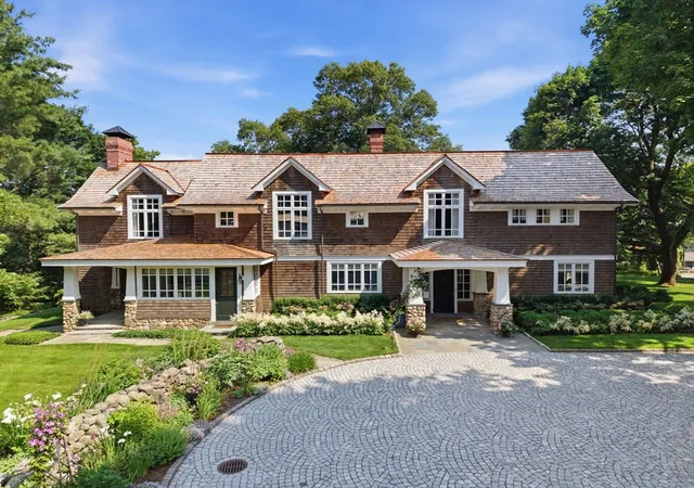 1st image of 819 Monument Street, Concord, MA 01742 | MLS# 73548621