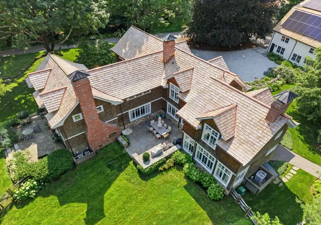 2nd image of 819 Monument Street, Concord, MA 01742 | MLS# 73548621