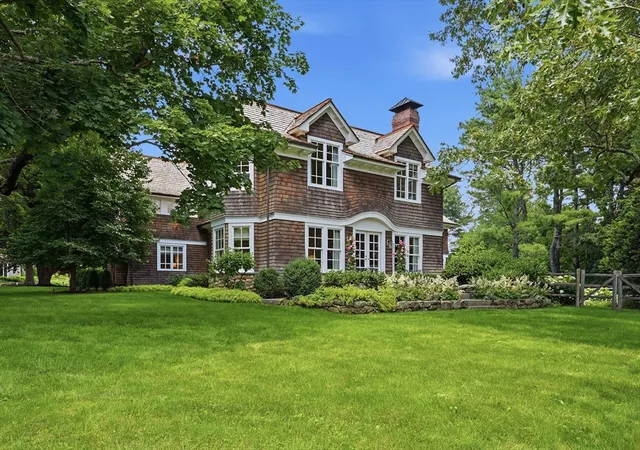 3rd image of 819 Monument Street, Concord, MA 01742 | MLS# 73548621