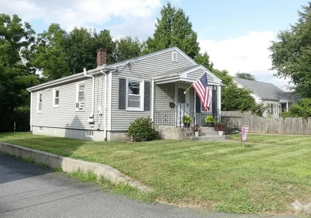 3rd image of 118 Randolph Ave, Tiverton, RI 02878 | MLS# 73567760