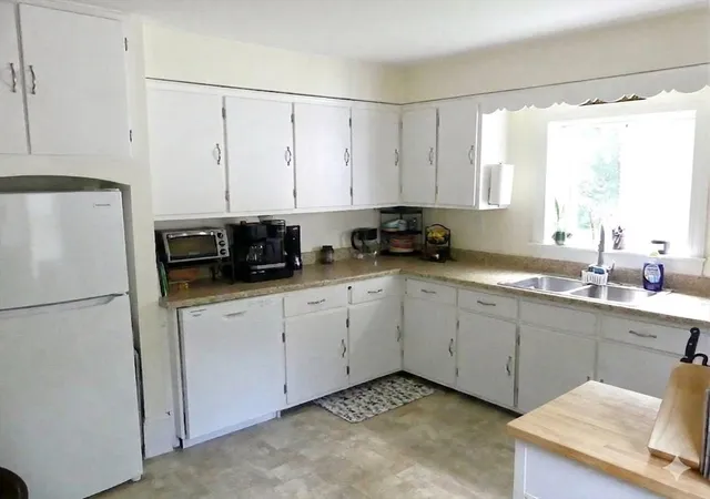 5th image of 118 Randolph Ave, Tiverton, RI 02878 | MLS# 73567760