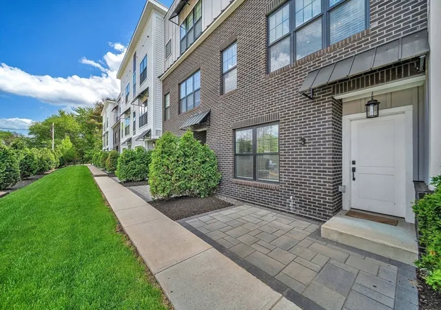 Listing Photo 4 - Condo for sale in building located at 635 Main St, Wilmington, MA 01887 - Unit #2