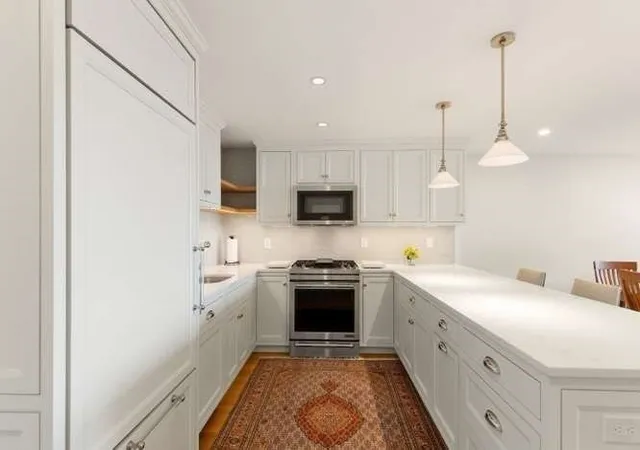 4th image of 9 Hawthorne Pl #14H, Boston, MA 02114 | MLS# 73560204
