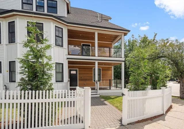 1st image of 177 Thorndike St #1, Brookline, MA 02446 | MLS# 73542360