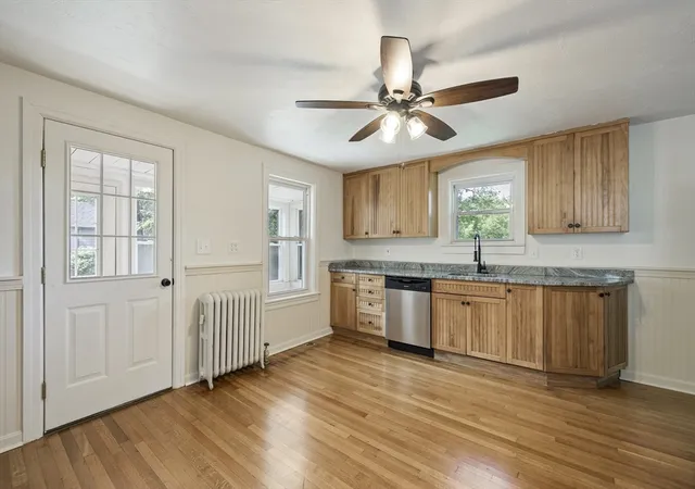 4th image of 73 Sargent St, Leicester, MA 01611 | MLS# 73542342
