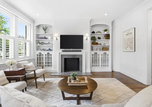 2nd image of 123 Saint Paul St #1, Brookline, MA 02446 | MLS# 73529303
