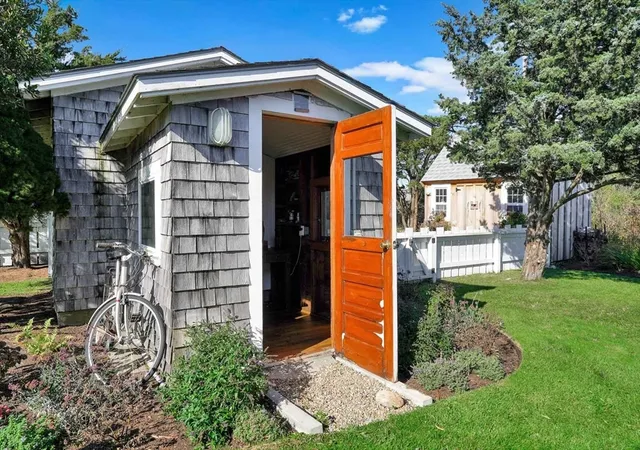 37th image of 312 East Chop Dr, Vineyard Haven, MA 02568 | MLS# 73529130