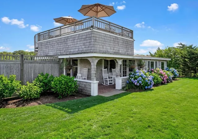 4th image of 312 East Chop Dr, Vineyard Haven, MA 02568 | MLS# 73529130