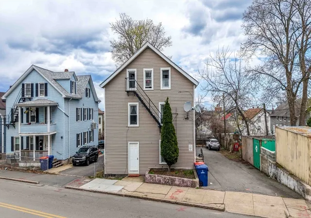 1st image of 826 County St, New Bedford, MA 02740 | MLS# 73555788