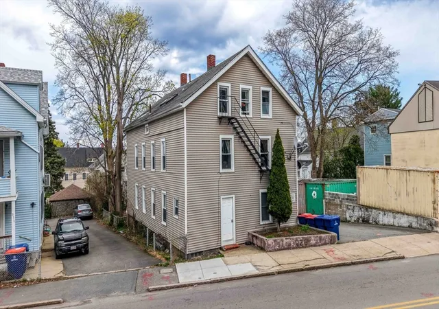 2nd image of 826 County St, New Bedford, MA 02740 | MLS# 73555788