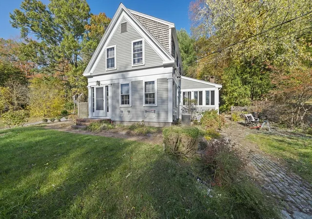 Photo 3 of Single family home for sale at 26 Church St, Norwell, MA 02061 | MLS# 73561080 | Listing updated on 2026-08-12