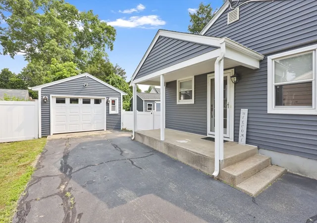 2nd image of 50 Hazen St, Springfield, MA 01119 | MLS# 73548512