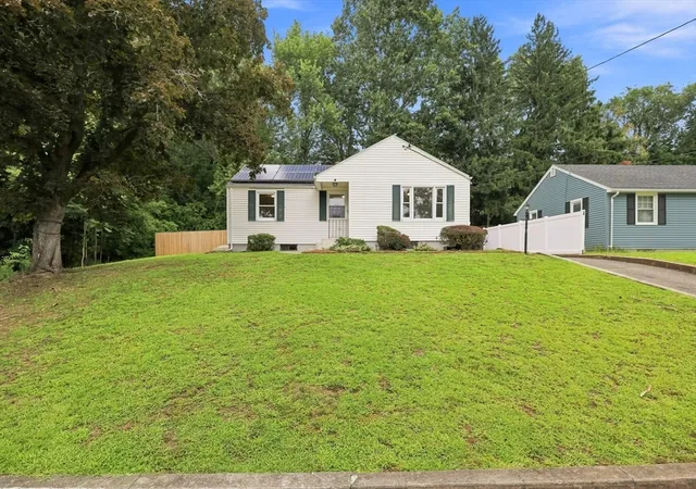 41st image of 46 Kay St, Springfield, MA 01109 | MLS# 73564336