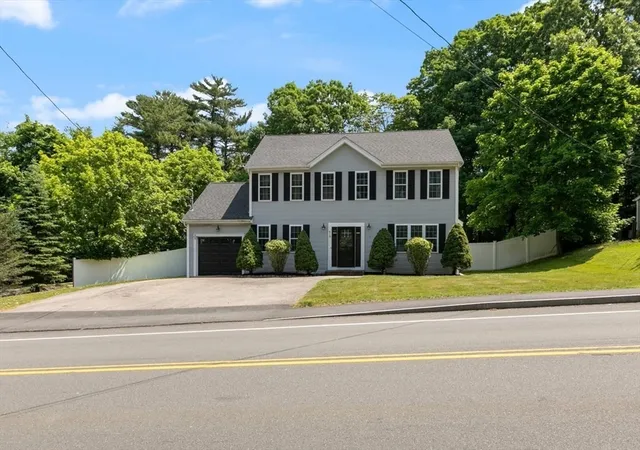 Homes for sale in Rockland, MA | 418 Beech St, Rockland, MA 02370 | MLS# 73536309