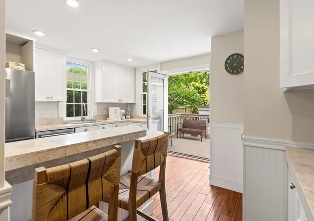 4th image of 16 Warren St, Newburyport, MA 02151