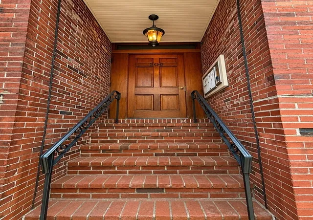 2nd image of 206 Endicott St, Boston, MA 02113