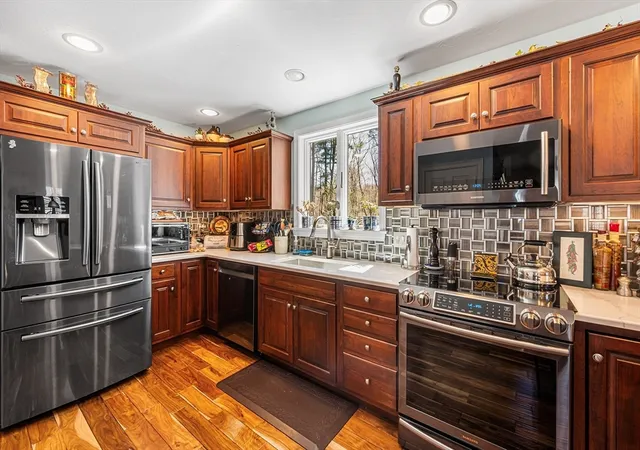 5th image of 1252 Pleasant St, Brockton, MA 02301 | MLS# 73509763