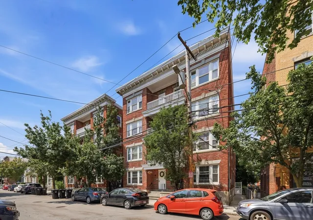 2nd image of 41 Harbor St, Salem, MA 01970
