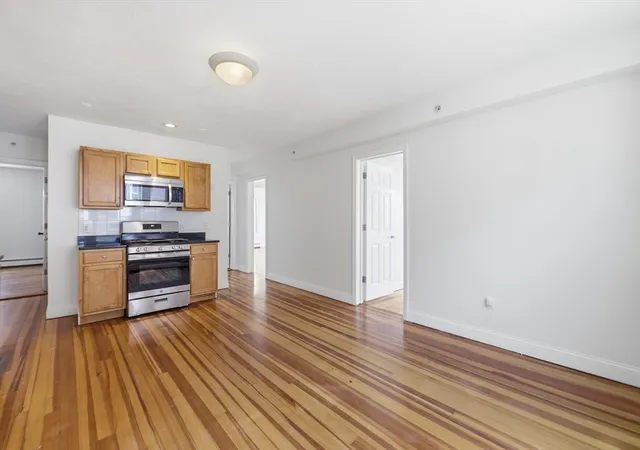 4th image of 41 Harbor St, Salem, MA 01970