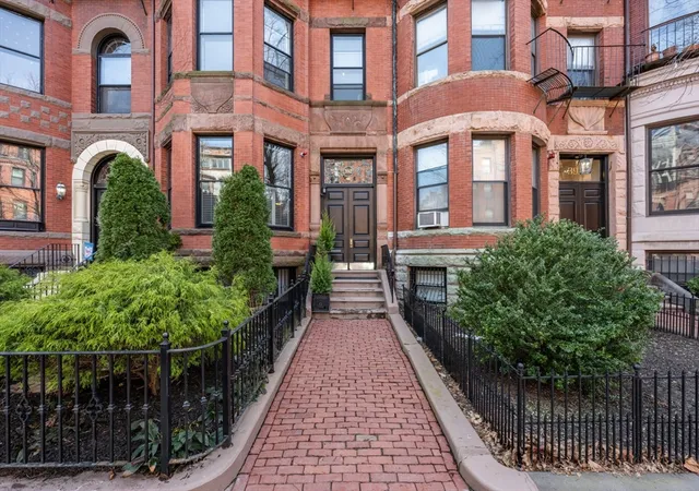 2nd image of 392 Marlborough St, Boston, MA 02115