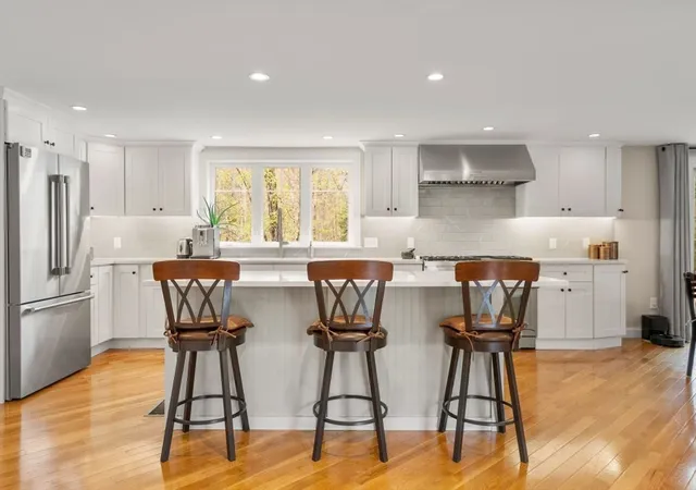 4th image of 42 North St, Norfolk, MA 02056 | MLS# 73526011