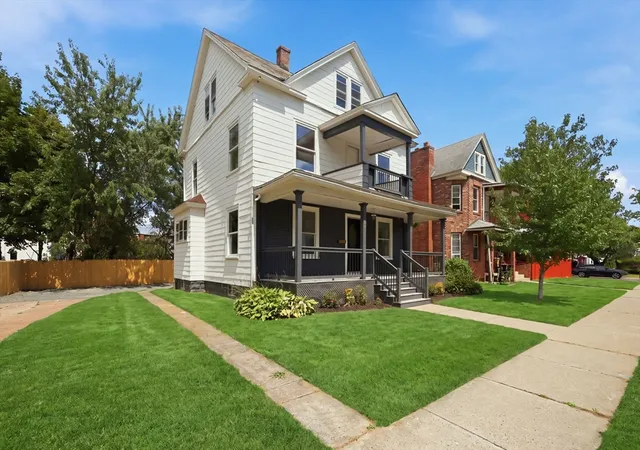 2nd image of 24 Washington Ave, Holyoke, MA 01040 | MLS# 73566433