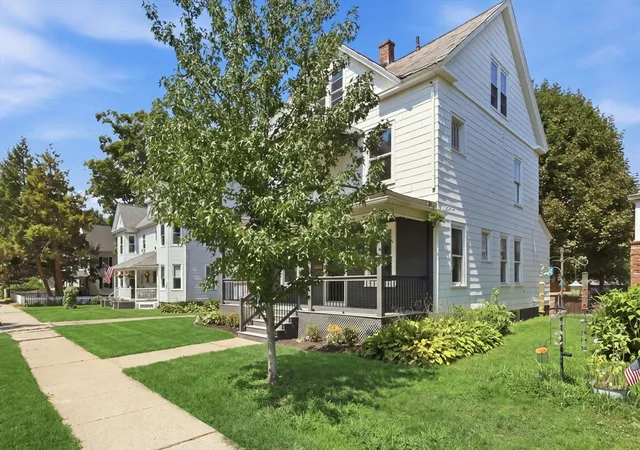 3rd image of 24 Washington Ave, Holyoke, MA 01040 | MLS# 73566433