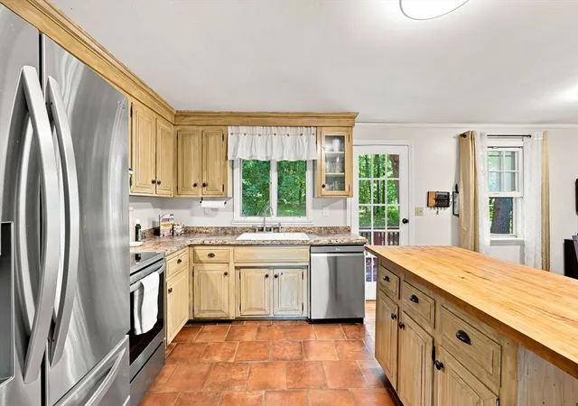 Photo 2 of Single family home for sale at 93 Leno Rd, Holland, MA 01521 | MLS# 73564391 | Listing updated on 2026-10-07