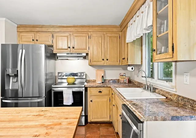 Photo 4 of Single family home for sale at 93 Leno Rd, Holland, MA 01521 | MLS# 73564391 | Listing updated on 2026-10-07