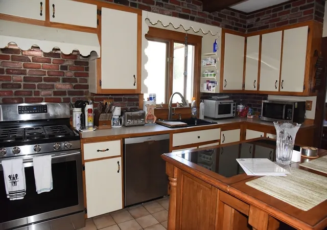 Photo 3 of Single family home for sale at 30 Atlas St, Fairhaven, MA 02719 | MLS# 73569213 | Listing updated on 2026-09-18