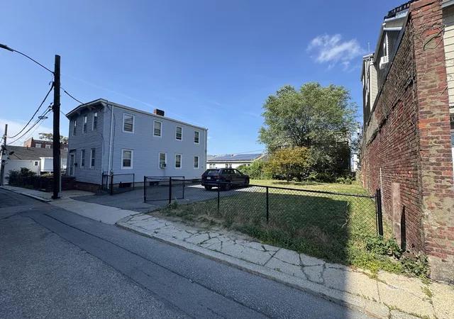 4th image of 350 Athens St, South Boston, MA 02127 | MLS# 73418032