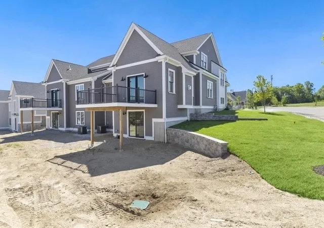 2nd image of 28 Waterville Ln, Hopkinton, MA 01748