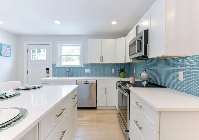 2nd image of 34r Underhill St #3, Winthrop, MA 02152 | MLS# 73550972